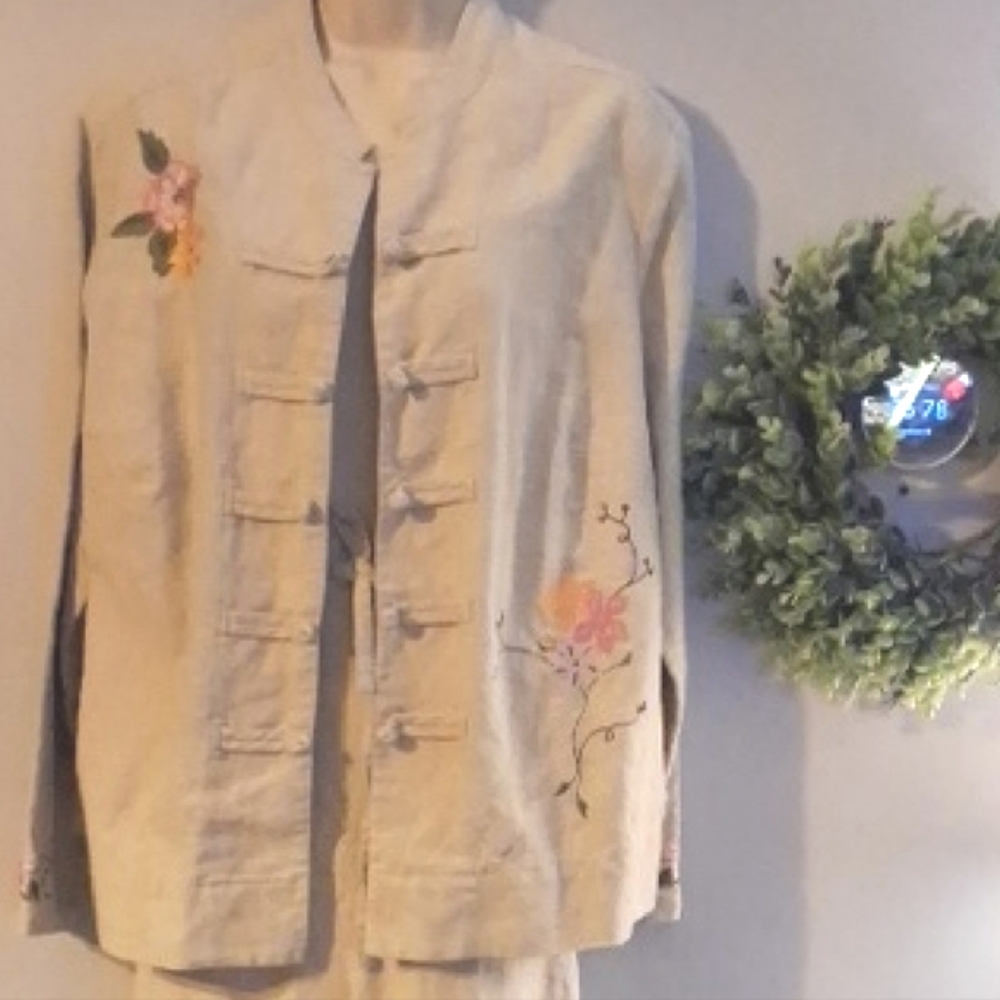 Relativity Woman Floral Embroidered Beige Two-Piece Linen Pant Set 35
